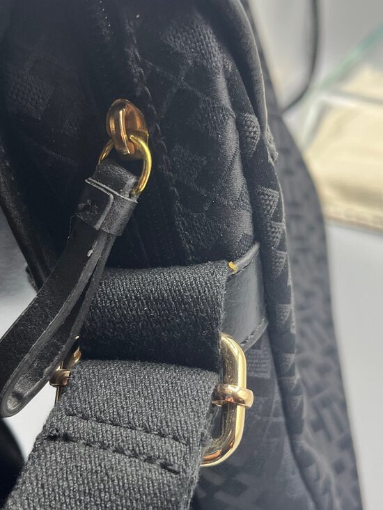 TOMMY HILFIGER CANVAS COMPUTER BREIF CASE CROSSBODY/SHOULDER GOLD TONE HARDWARE - Picture 5 of 9